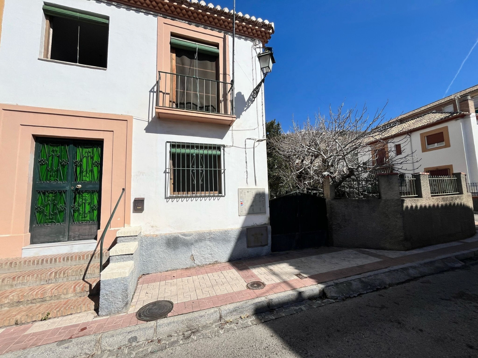 Increíble oportunidad al lado del centro de Granada, casa con terreno en Carretera de la Sierra
