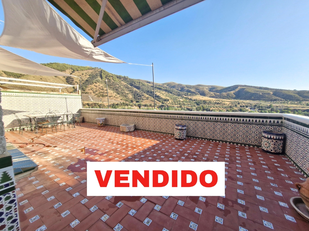 Piso amueblado en la avenida principal de Cenes de la Vega, con dos terrazas, vistas espectaculares a la montaña, garaje y trastero