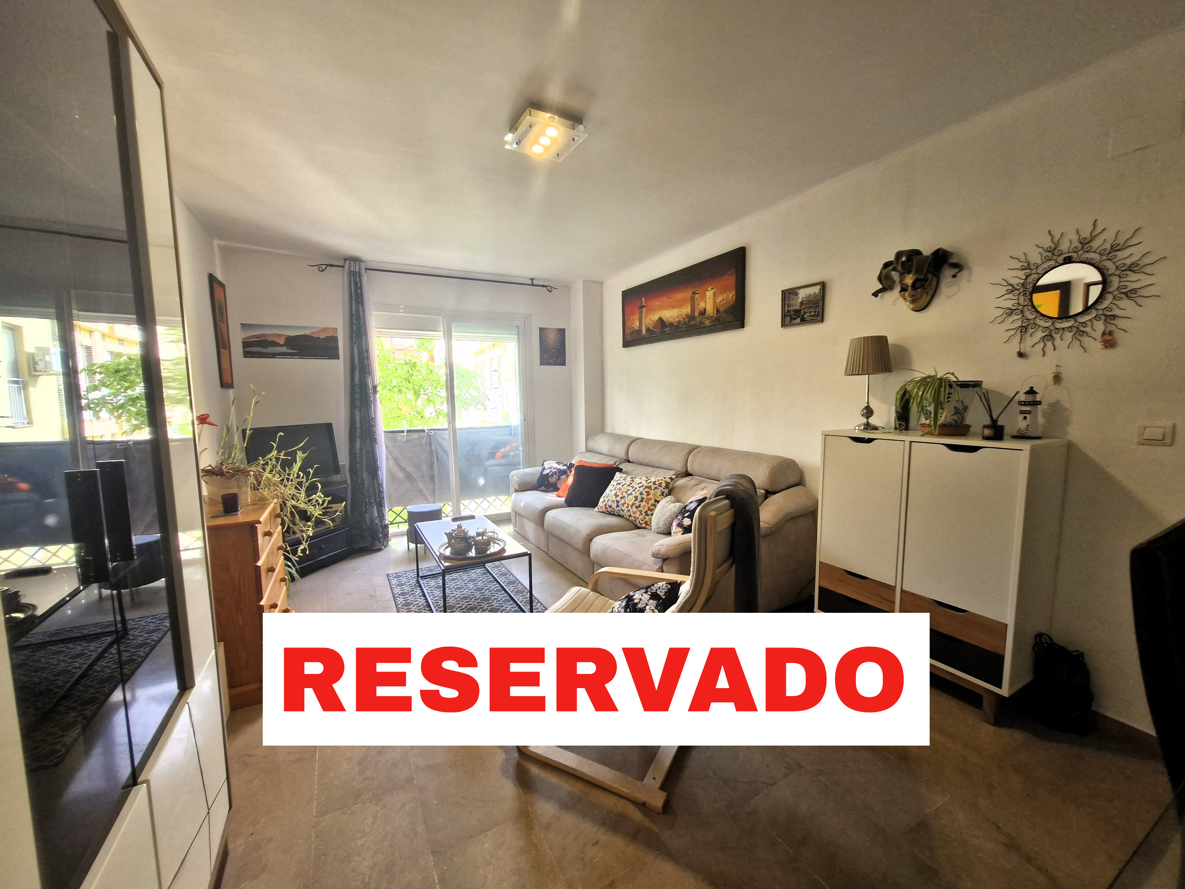 Piso con piscina de agua salada, garaje y excelente ubicación en Cenes de la Vega